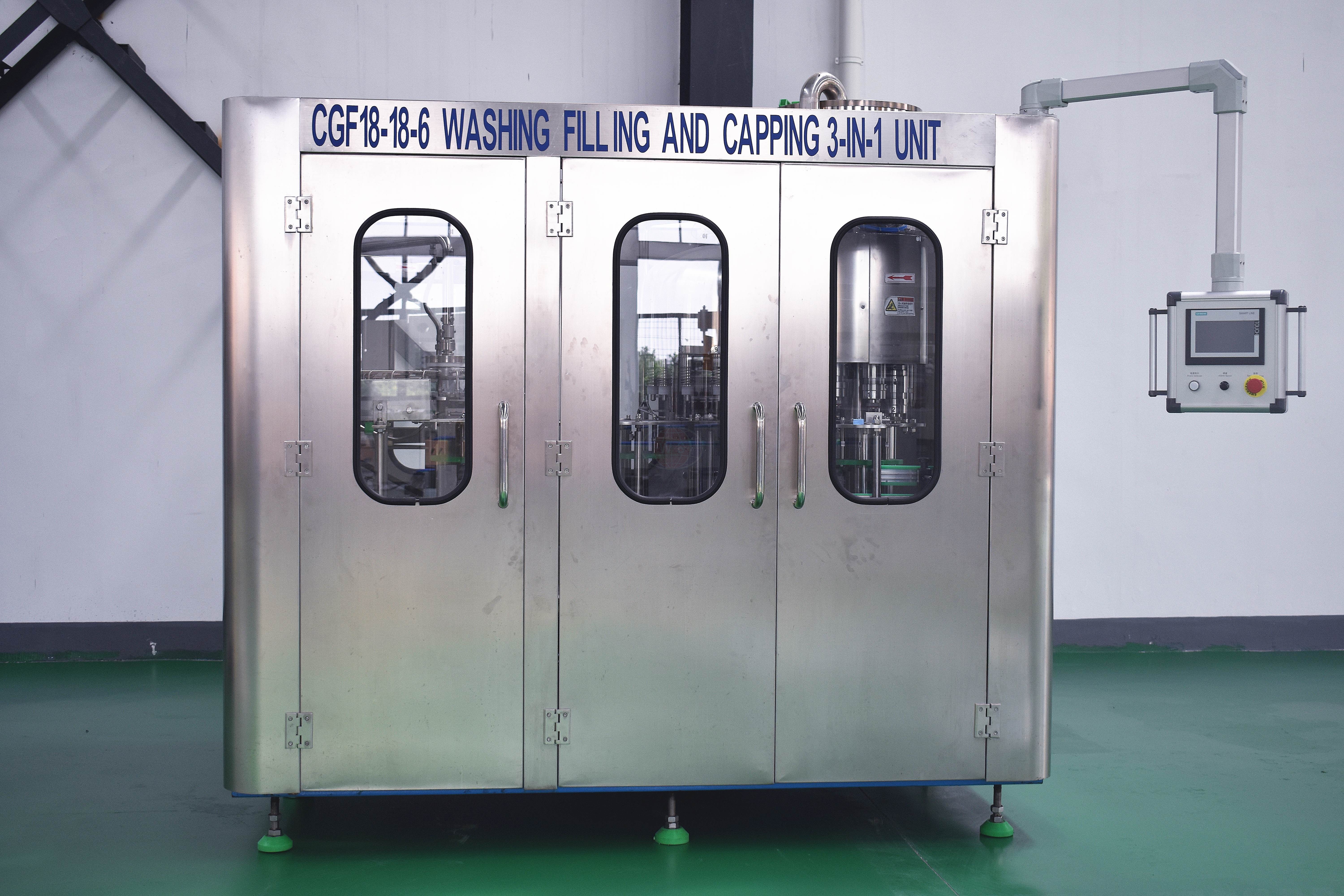 बोतल उड़ाने वाली मशीन के उपयोग क्या हैं?