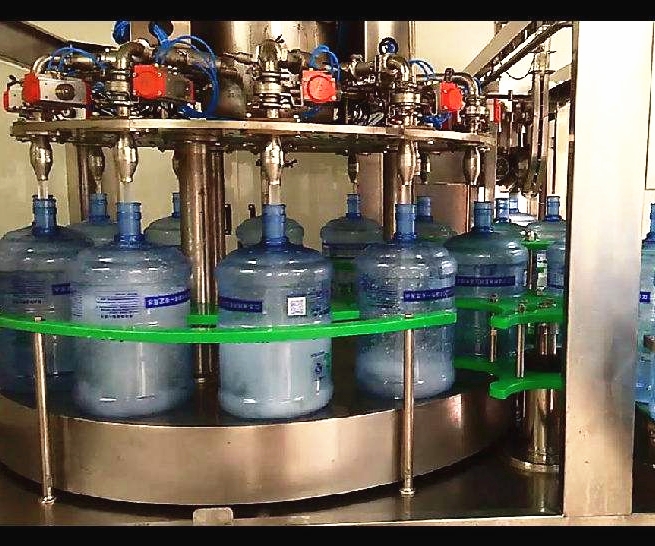 5 गैलन पानी भरने की रेखा