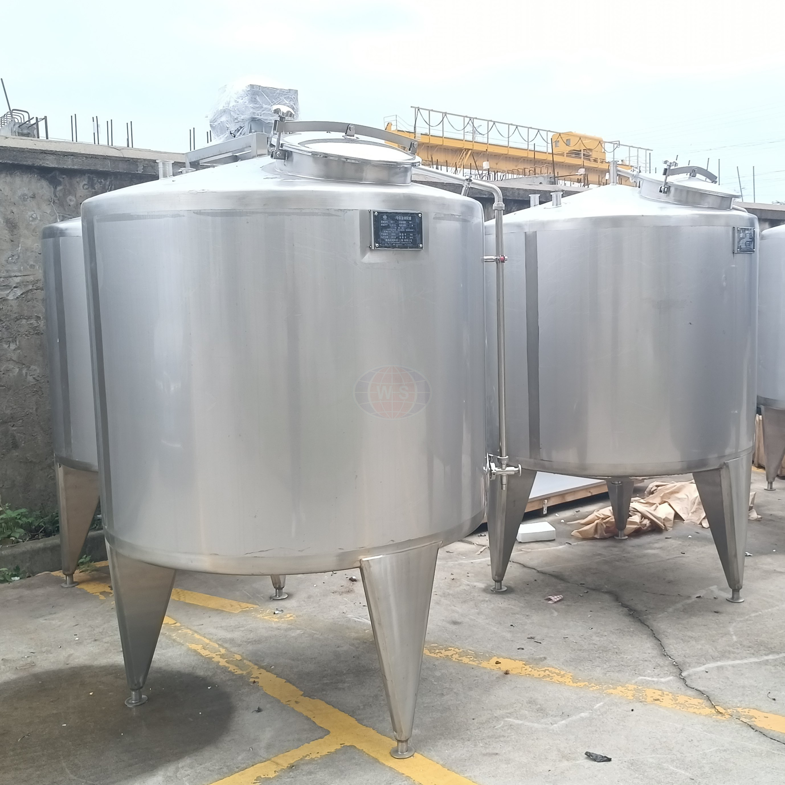 स्टेनलेस स्टील टैंक पानी बनाम। पॉलीथीन टैंक की तुलना